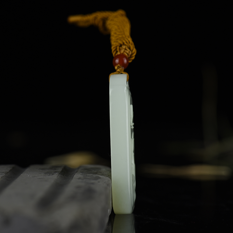 和田白玉芳草蝶舞吊坠-红掌柜