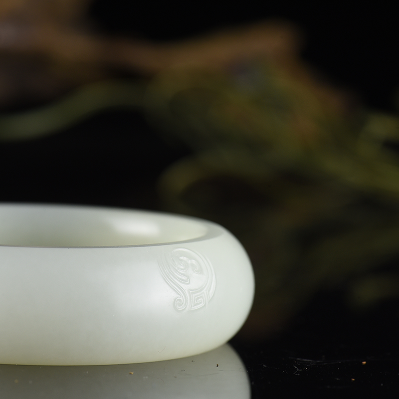 天然籽料和田白玉扁镯-红掌柜