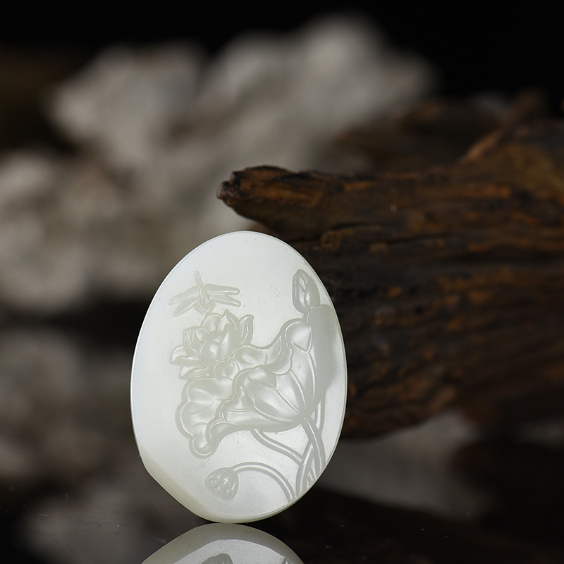 新疆天然籽料和田白玉亭亭玉立吊坠-红掌柜