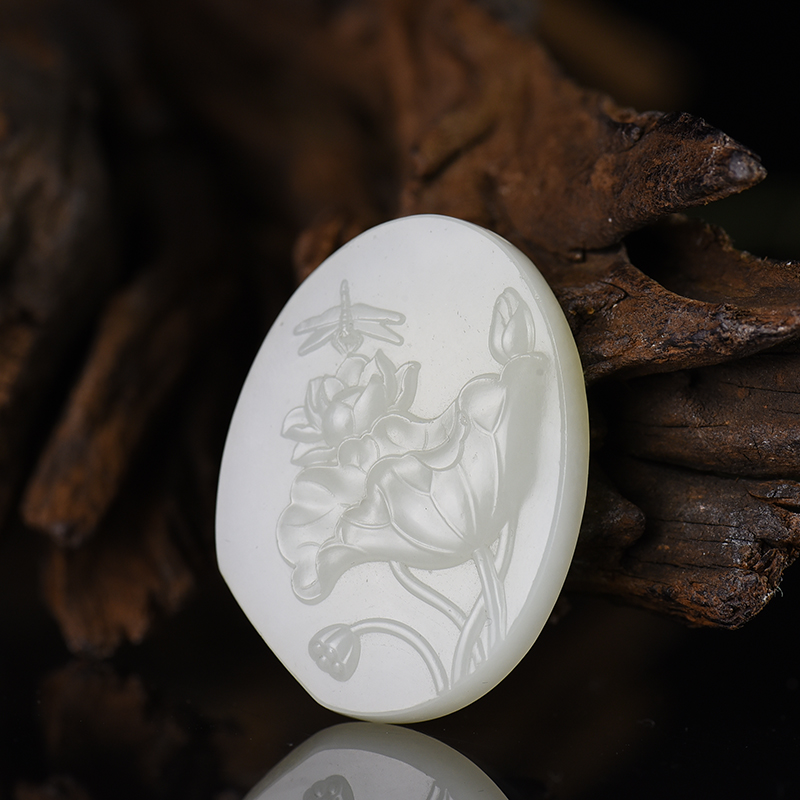 新疆天然和田白玉亭亭玉立吊坠-红掌柜