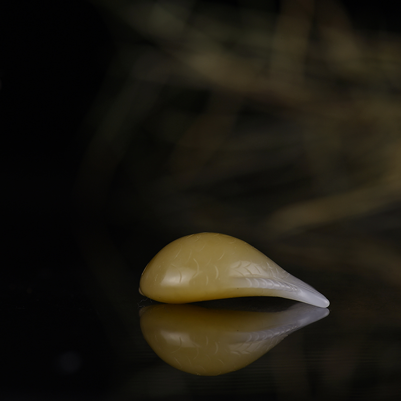 天然和田玉年年有余吊坠-红掌柜