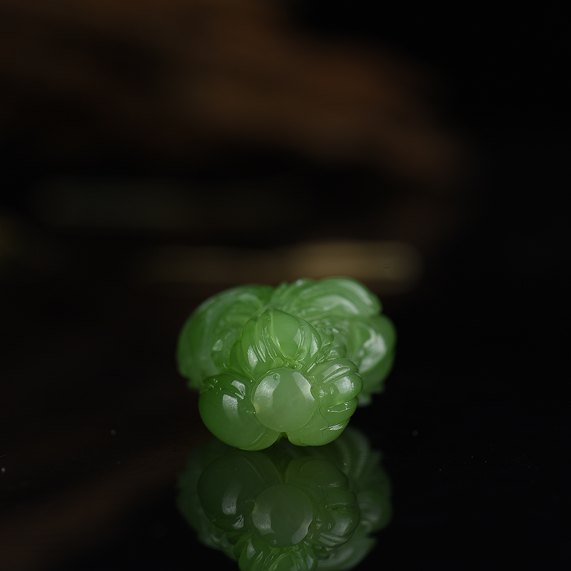 和田翠青玉摆财吊坠-红掌柜