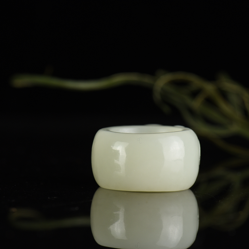 和田白玉貔貅守护扳指-红掌柜