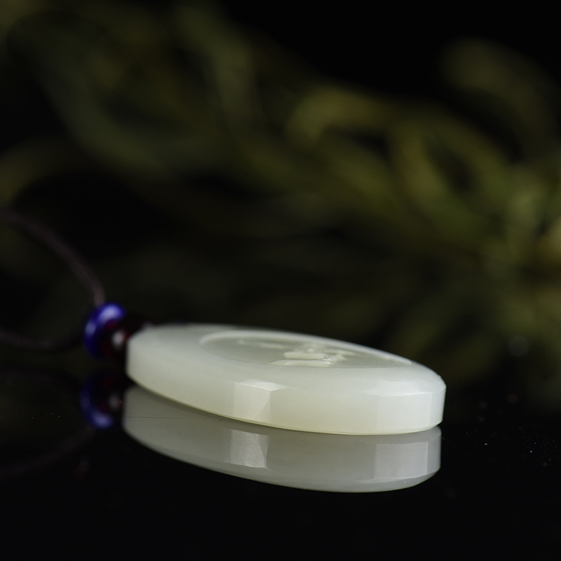 和田白玉傲骨雪梅吊坠-红掌柜