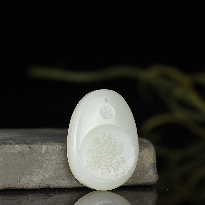 天然山料和田白玉正直不屈吊坠-红掌柜