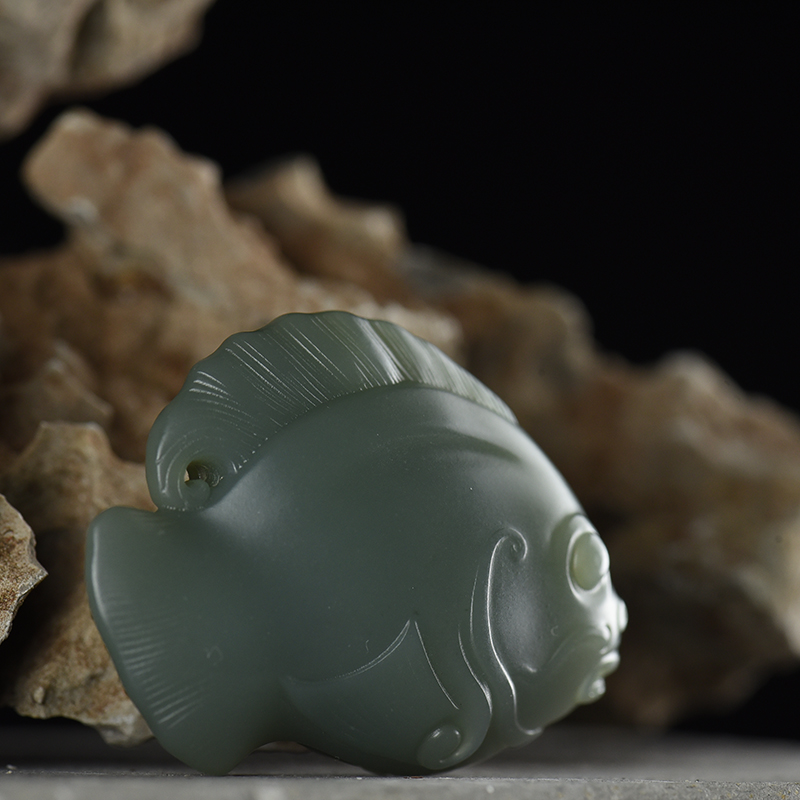 天然山料和田碧玉年年有余吊坠-红掌柜