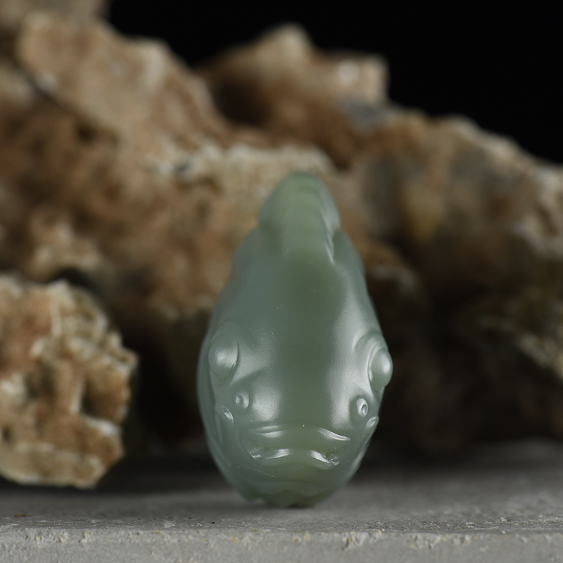 和田玉年年有余吊坠-红掌柜