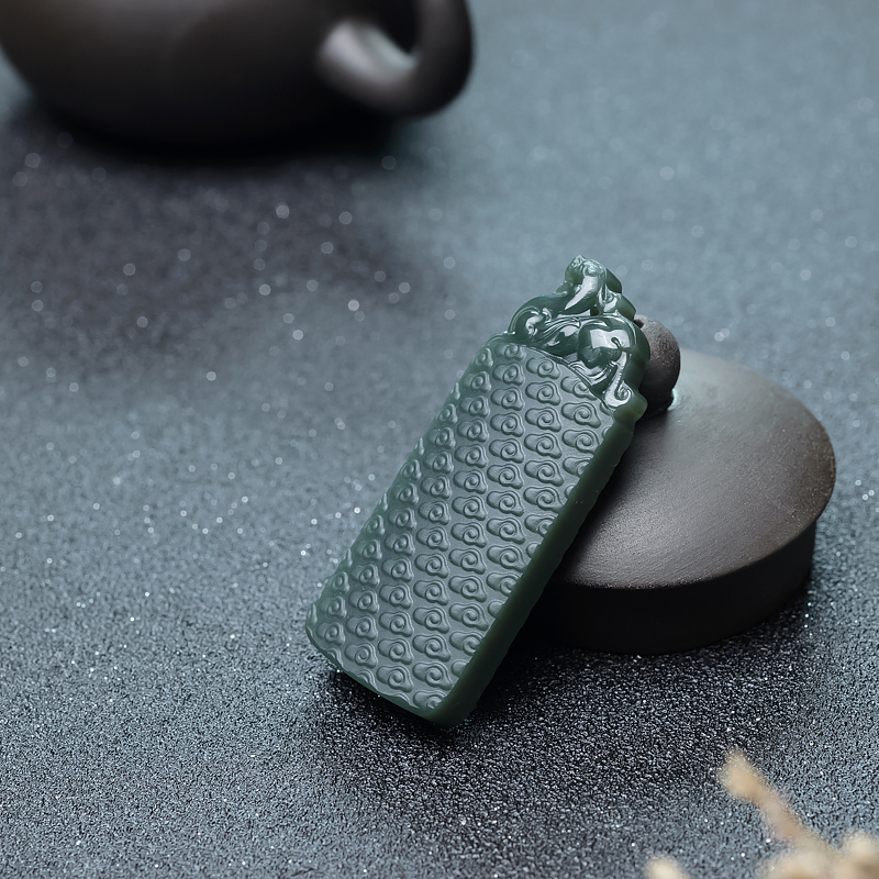 和田青玉貔貅吊坠-红掌柜