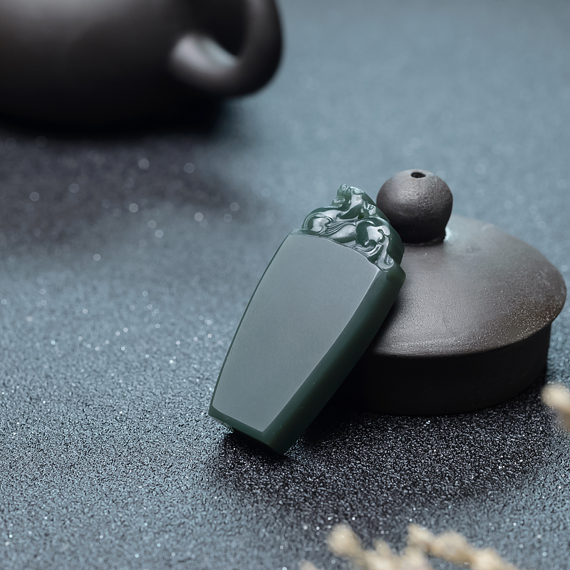 和田青玉貔貅吊坠-红掌柜