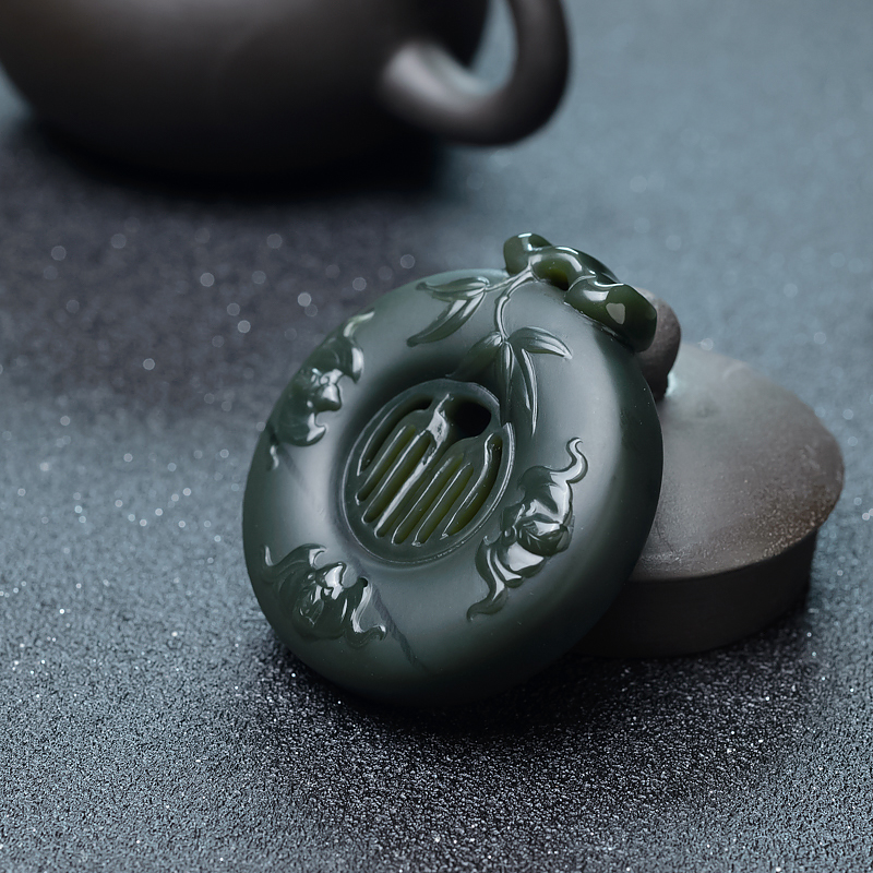 和田青玉祝福吊坠-红掌柜