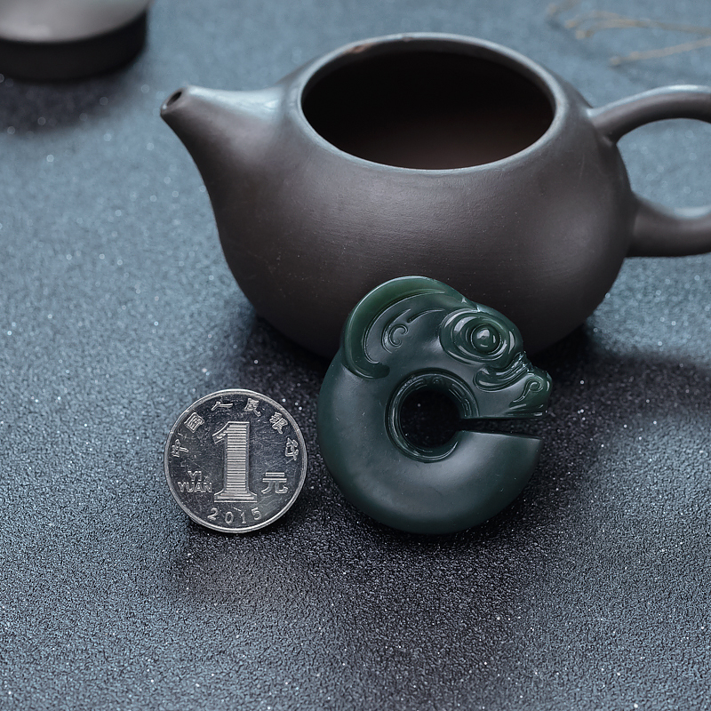 新疆和田青玉瑞兽吊坠-红掌柜