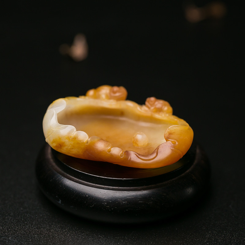 新疆天然籽料俏色和田玉香插-红掌柜