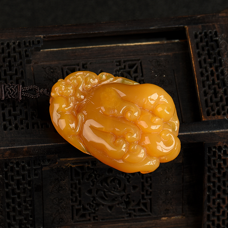 山料天然鸡油黄黄龙玉吊坠-红掌柜