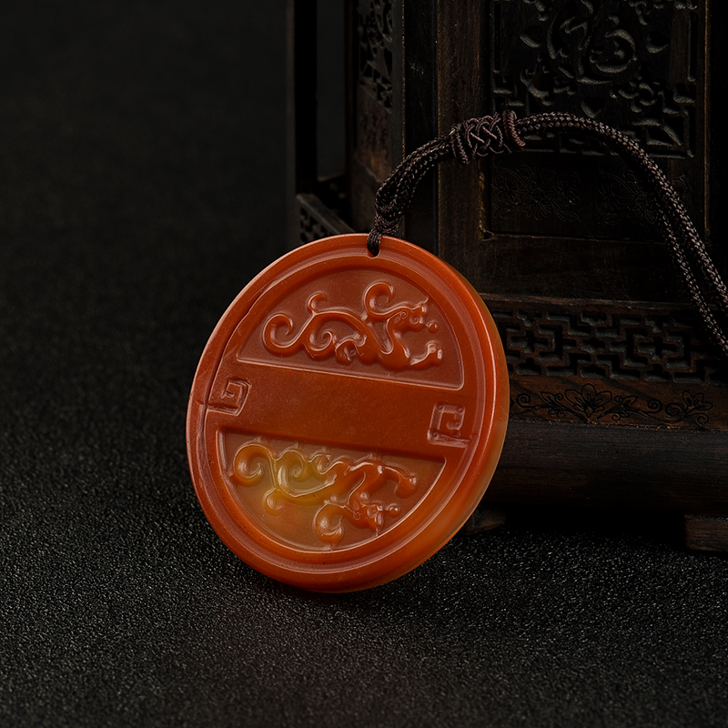 山料俏色黄龙玉仿古龙牌吊坠-红掌柜