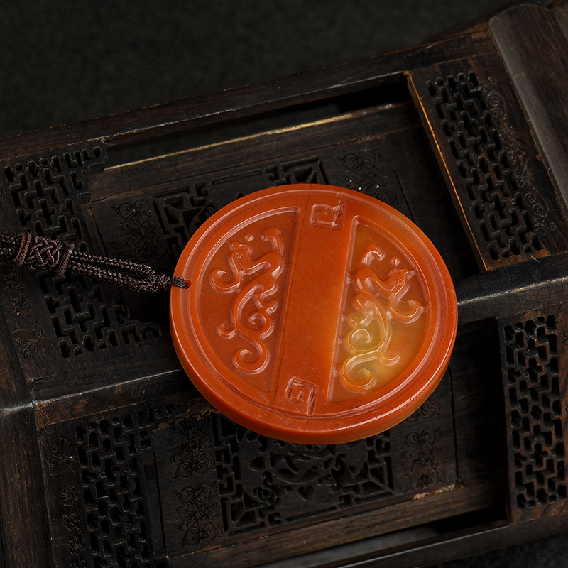 山料天然俏色黄龙玉吊坠-红掌柜