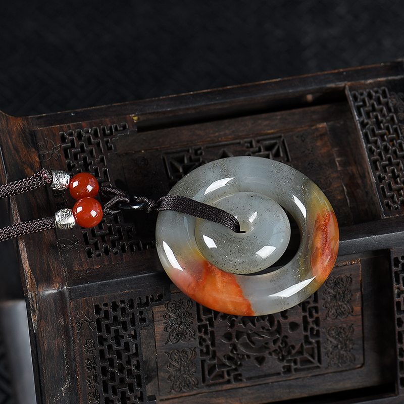 天然黑金沙料俏色黄龙玉吊坠-红掌柜