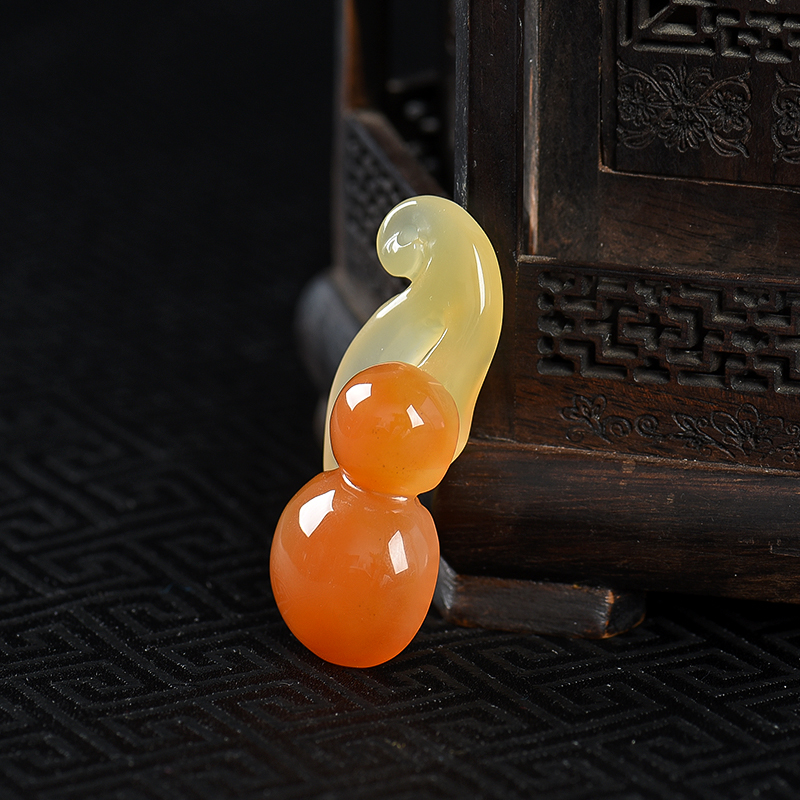 天然俏色黄龙玉蘑菇吊坠-红掌柜