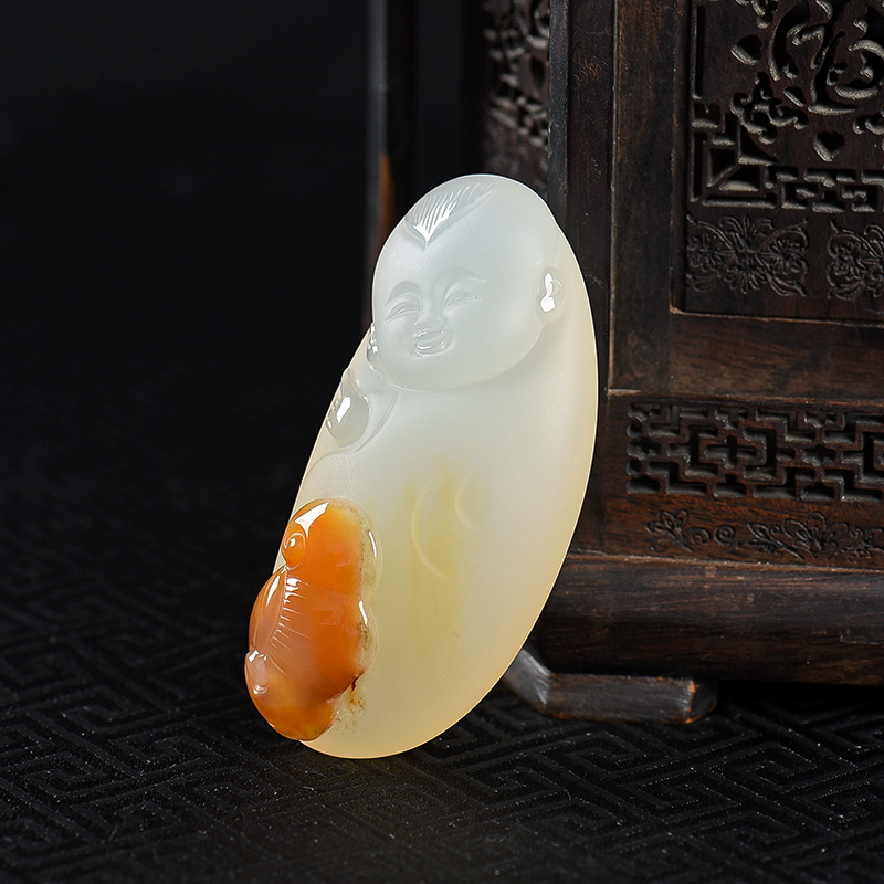 天然俏色黄龙玉童趣吊坠-红掌柜