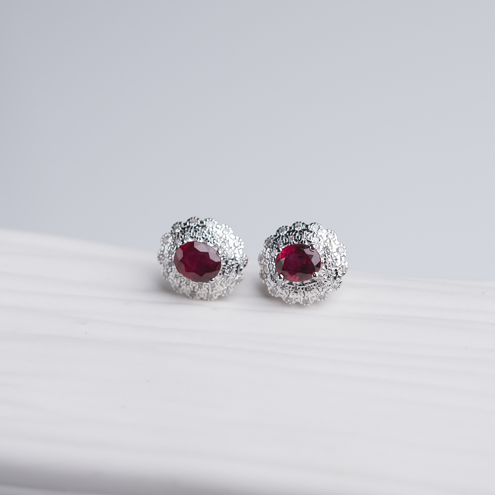 鸽血红红宝石耳钉-红掌柜