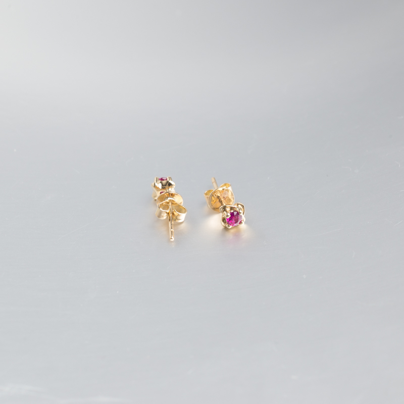 18K金镶钻红宝石耳钉-红掌柜