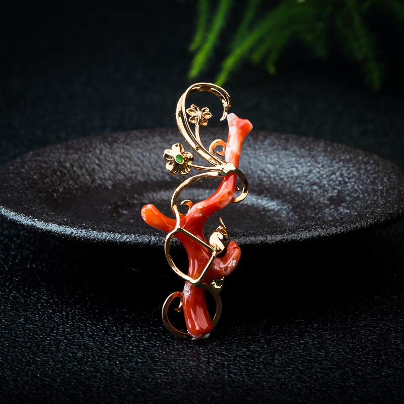 18K天然阿卡正红珊瑚原枝吊坠-红掌柜