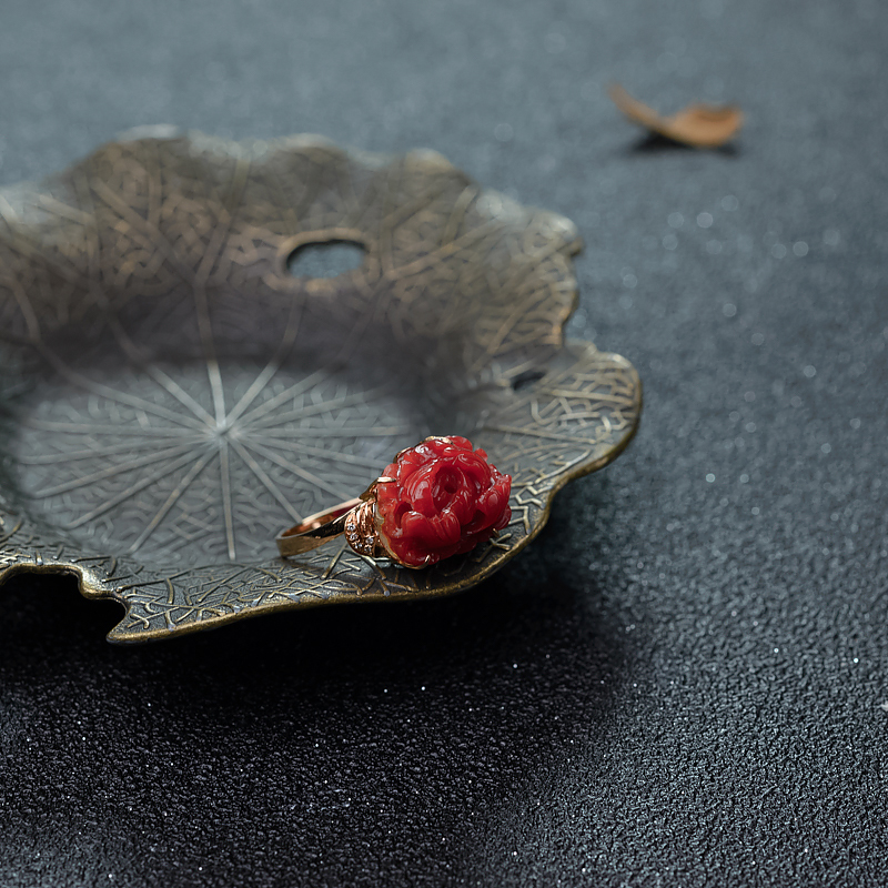 18K金镶钻天然阿卡珊瑚牡丹花戒指-红掌柜