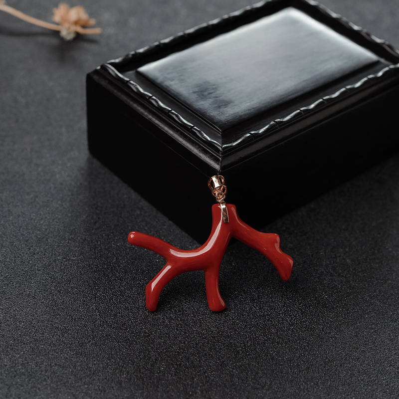 18K金镶钻正红珊瑚吊坠-红掌柜