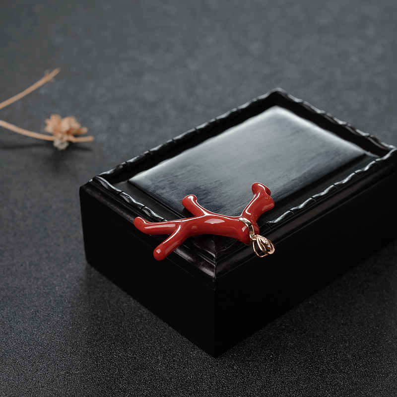 18K金镶钻珊瑚吊坠-红掌柜