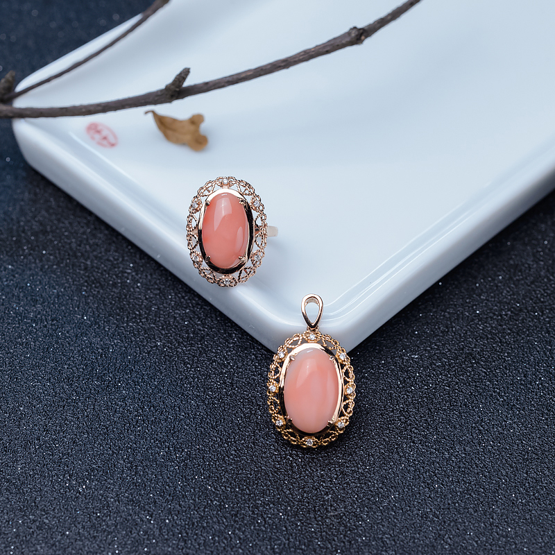 18K金镶钻深水粉红珊瑚吊坠-红掌柜