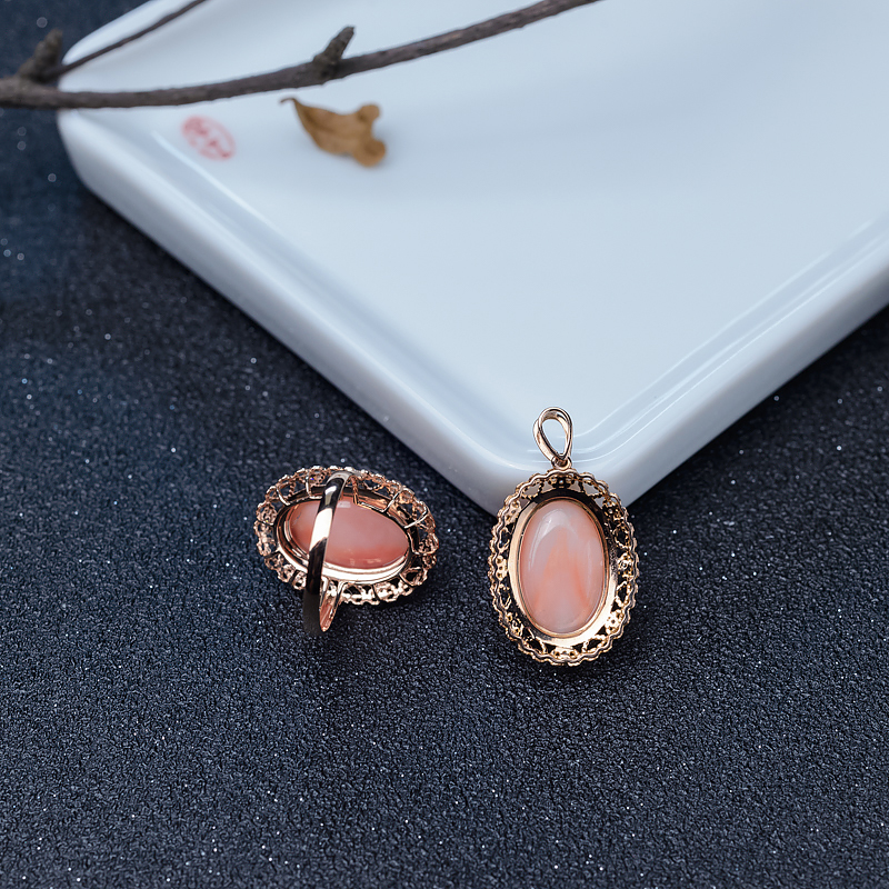 18K金镶钻粉红珊瑚吊坠-红掌柜