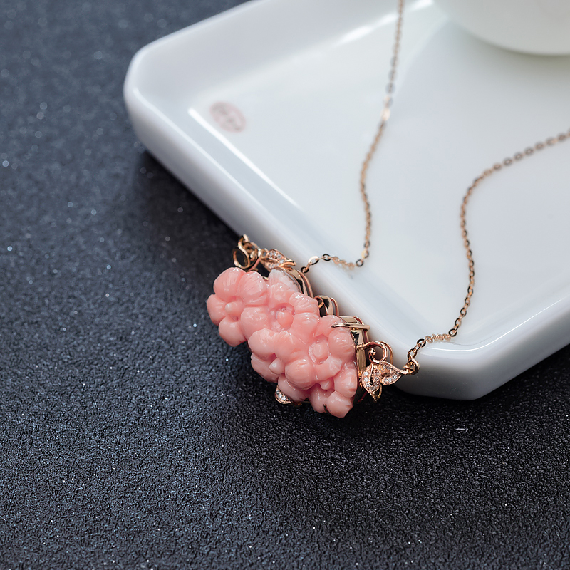 金镶钻MISU粉红珊瑚花锁骨链-红掌柜
