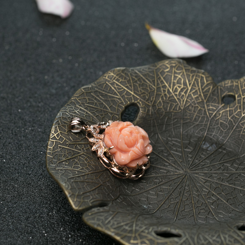 金镶钻深水珊瑚牡丹花吊坠-红掌柜