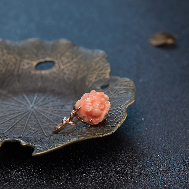 18K金镶钻天然深水珊瑚花戒指-红掌柜