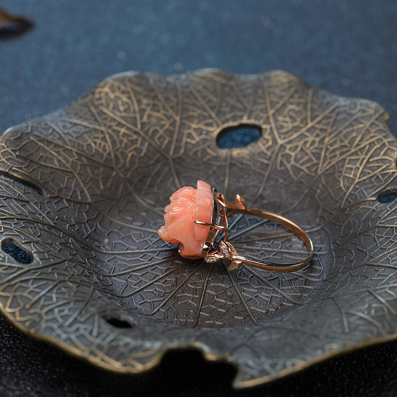 18K金镶钻台湾天然珊瑚花戒指-红掌柜