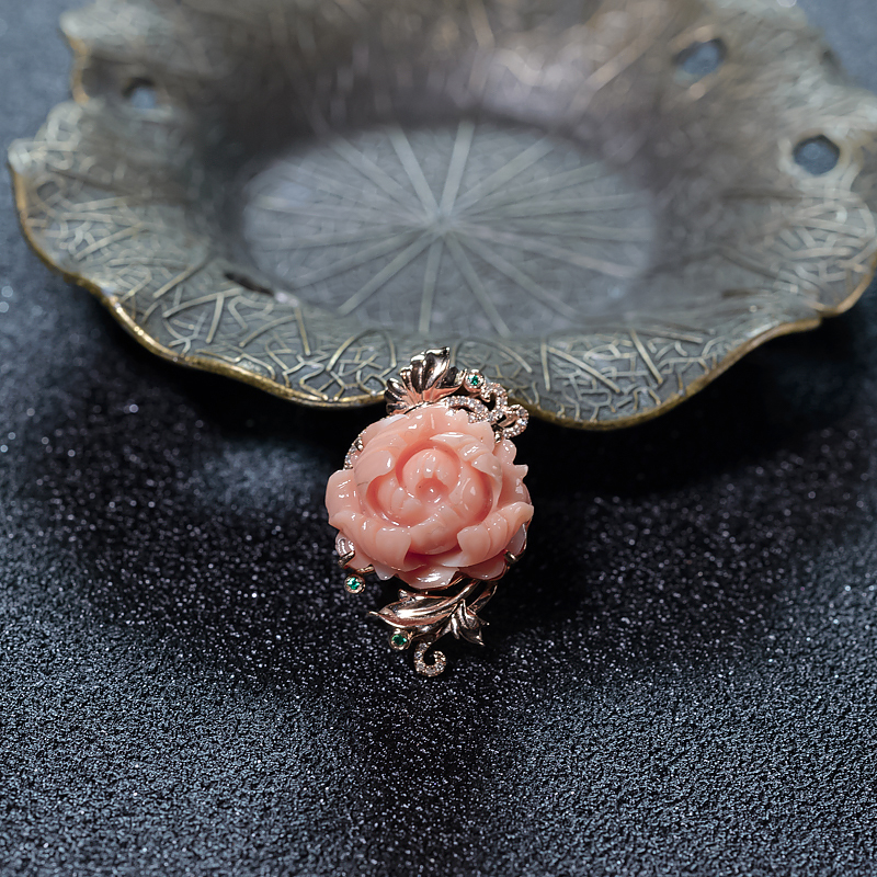 18K金镶钻日本天然深水珊瑚花吊坠-红掌柜