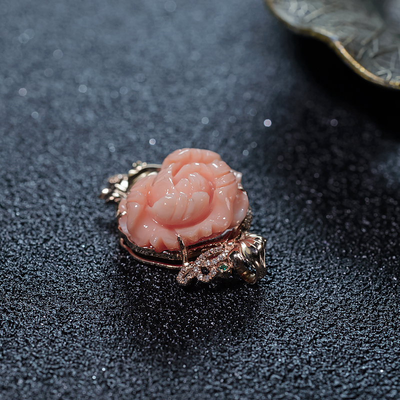 18K金镶钻日本天然珊瑚花吊坠-红掌柜