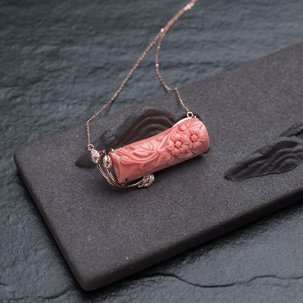 18K深水粉红珊瑚雕花锁骨链-红掌柜