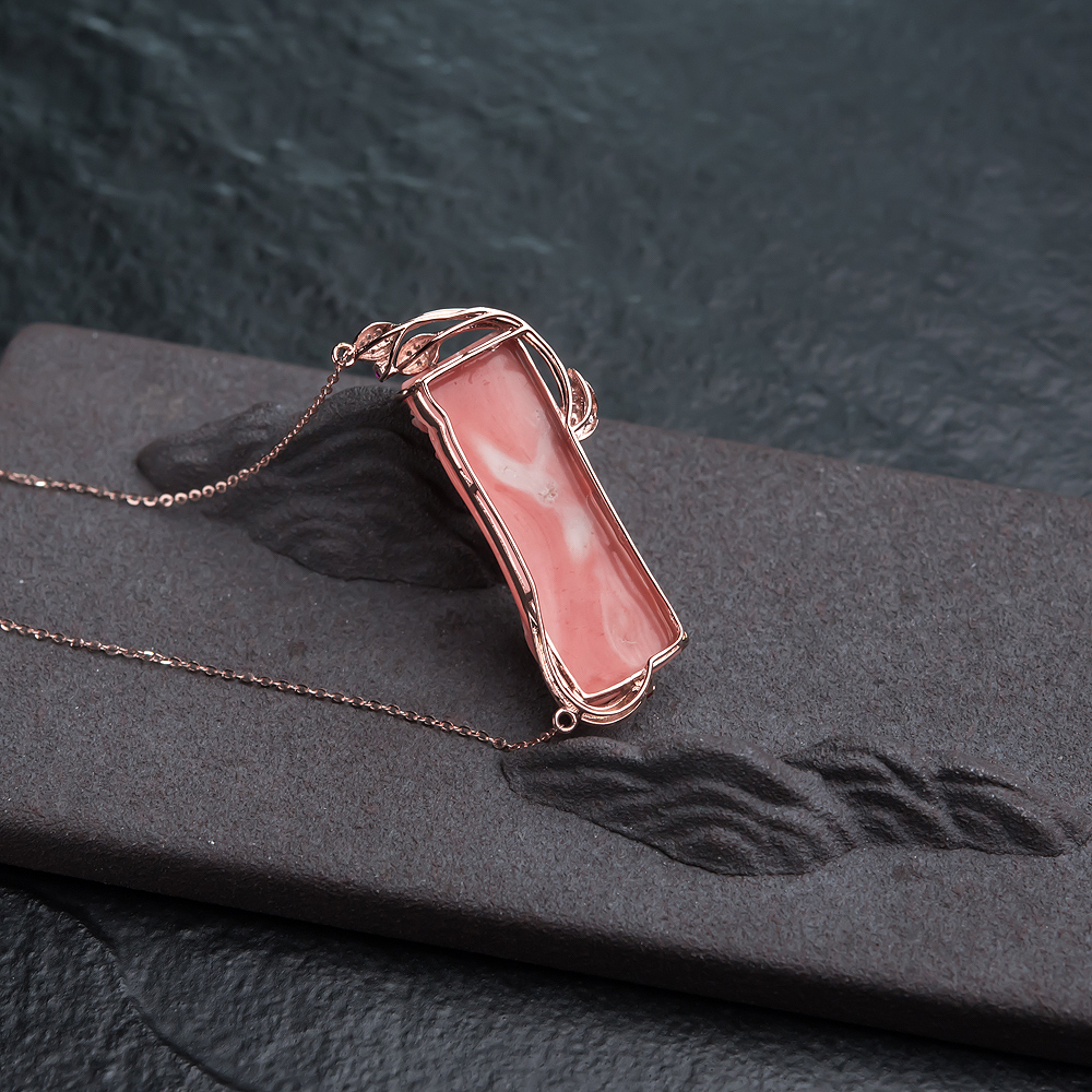 粉红珊瑚雕花锁骨链-红掌柜