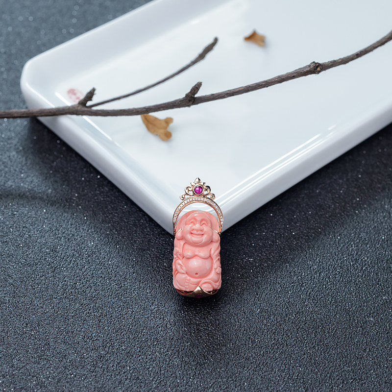 18K金镶钻MISU粉红珊瑚弥勒佛吊坠-红掌柜