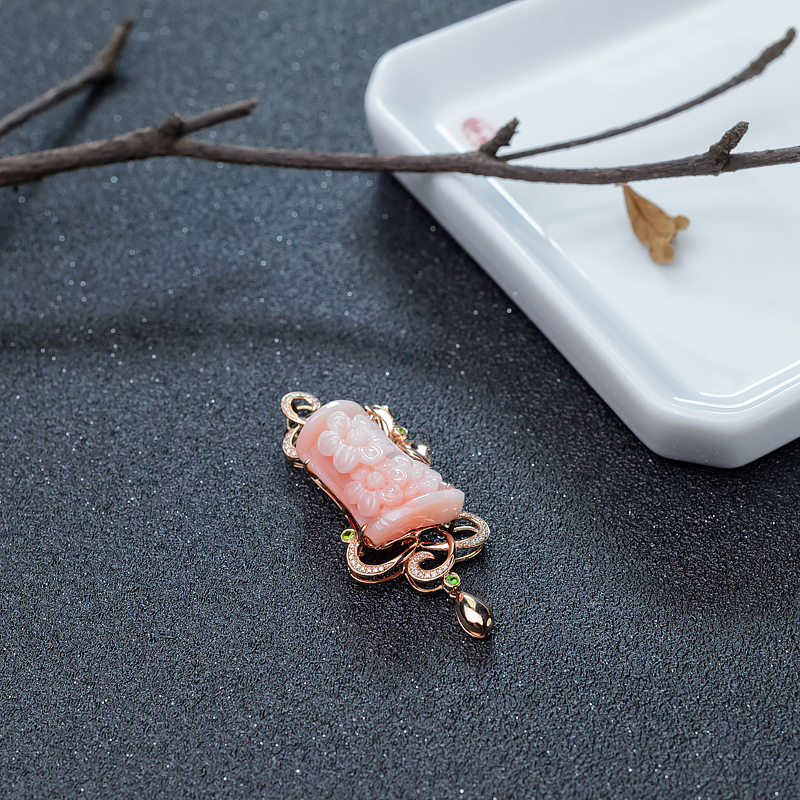 MISU粉红珊瑚雕吊坠-红掌柜