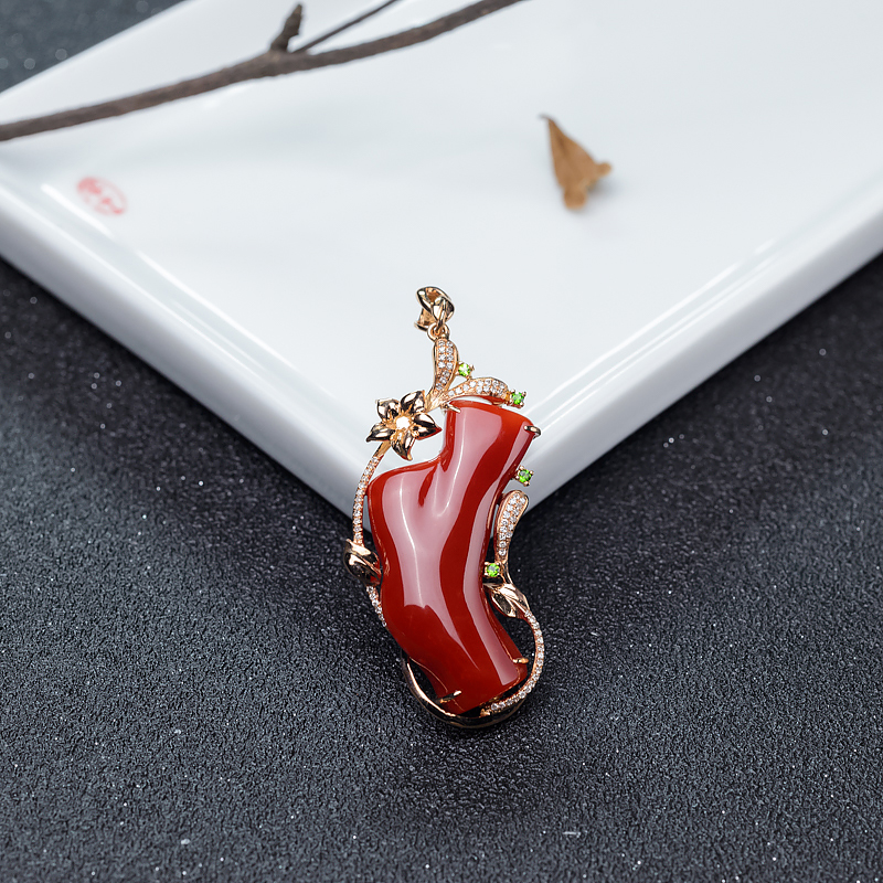 18K金镶钻阿卡正红珊瑚吊坠-红掌柜