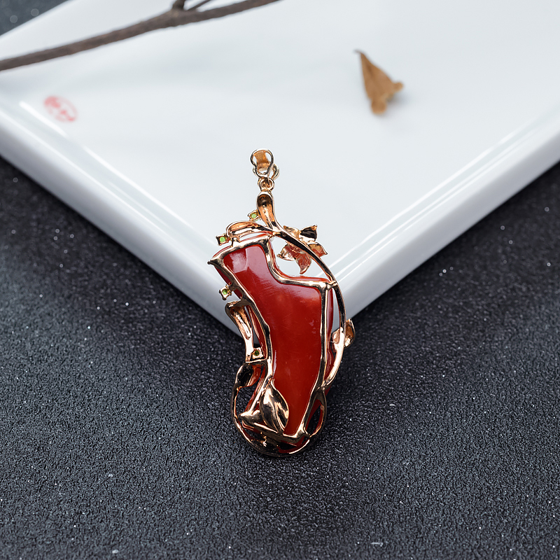 18K金镶钻正红珊瑚吊坠-红掌柜