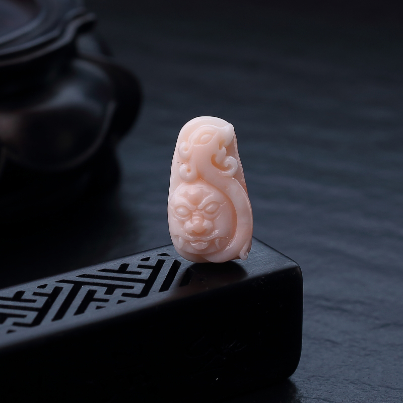 台湾天然深水粉色珊瑚仿古龙吊坠-红掌柜