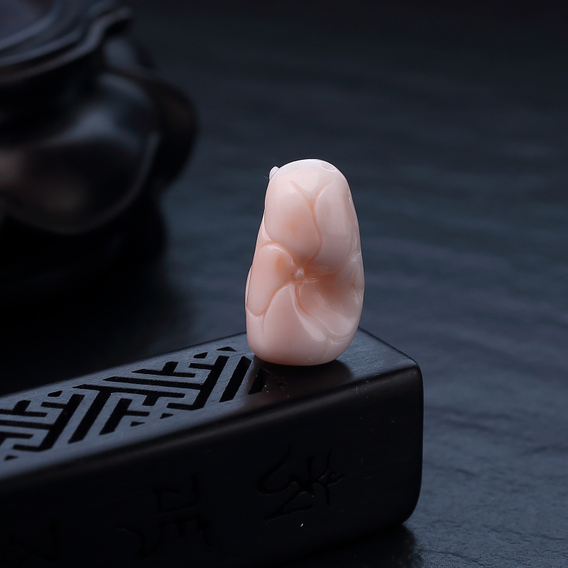 台湾天然粉色珊瑚仿古龙吊坠-红掌柜