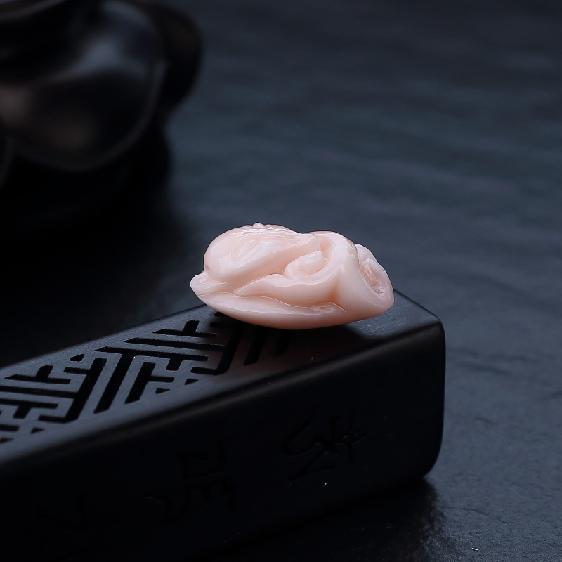 台湾天然深水粉色珊瑚吊坠-红掌柜