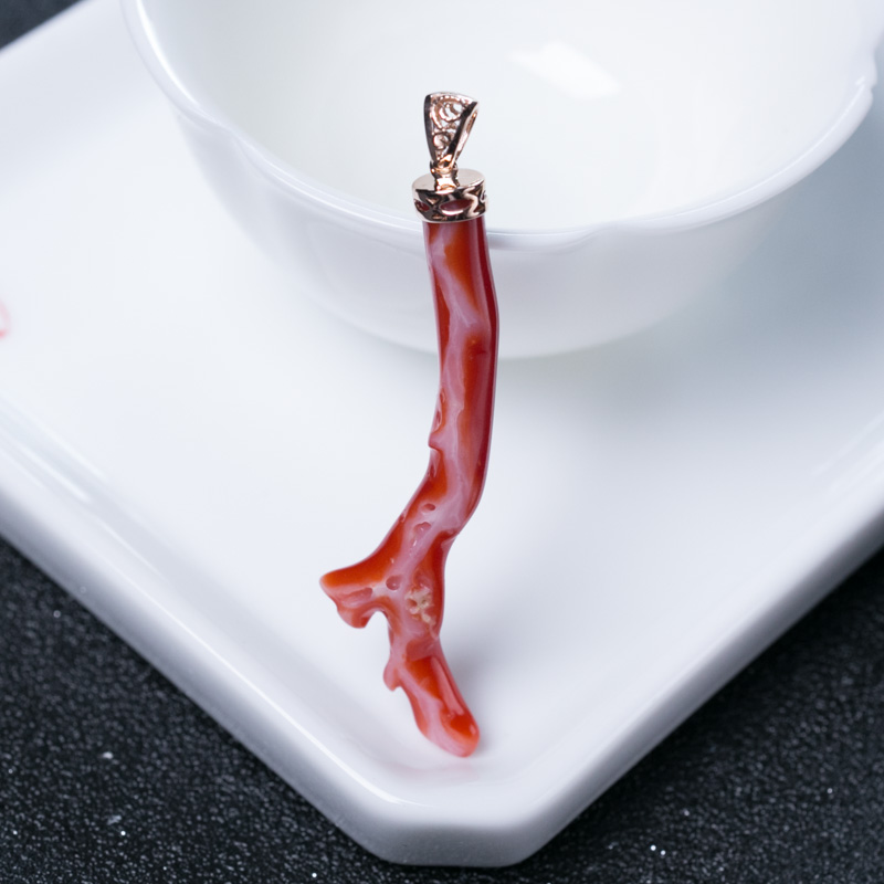 18K金镶日本阿卡珊瑚吊坠-红掌柜