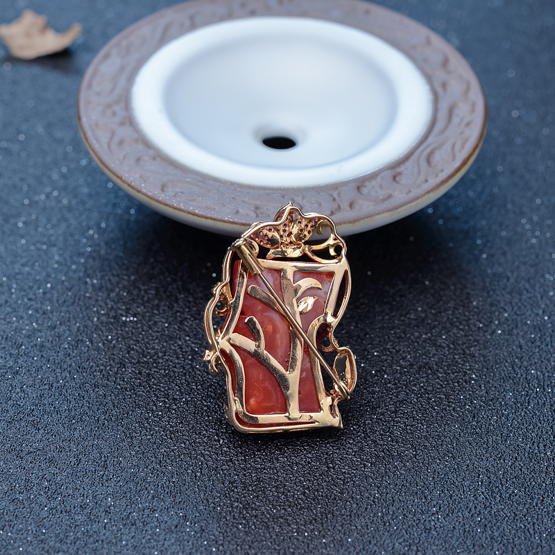 18K阿卡珊瑚胸针-红掌柜