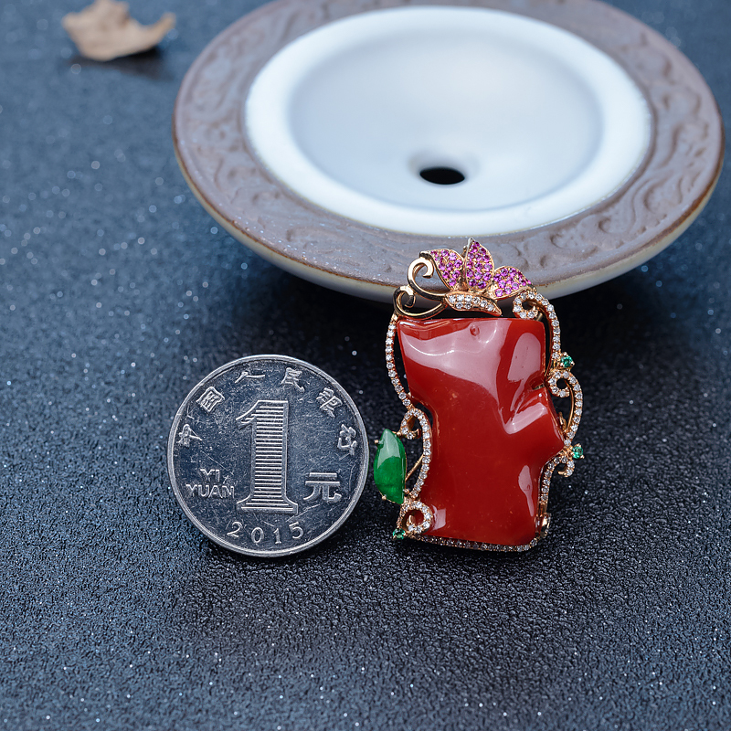 天然阿卡珊瑚胸针-红掌柜