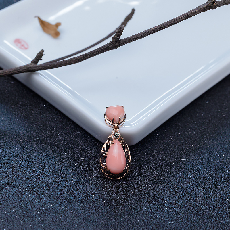 18K金镶钻深水粉红珊瑚吊坠-红掌柜