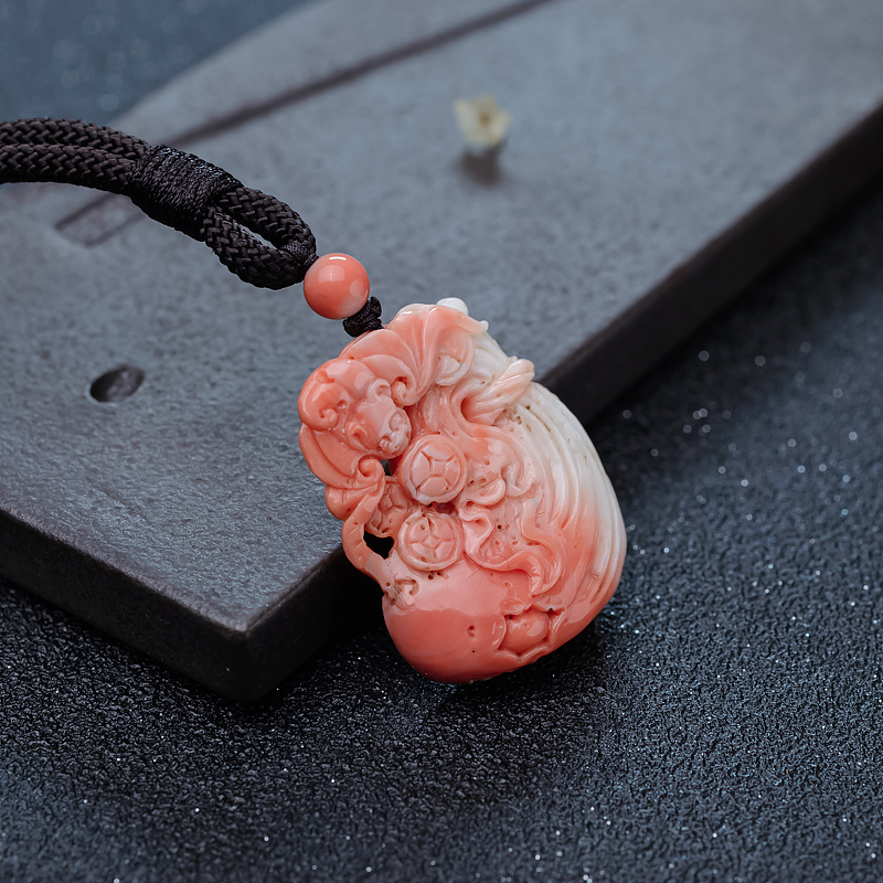 台湾MOMO珊瑚福在眼前吊坠-红掌柜